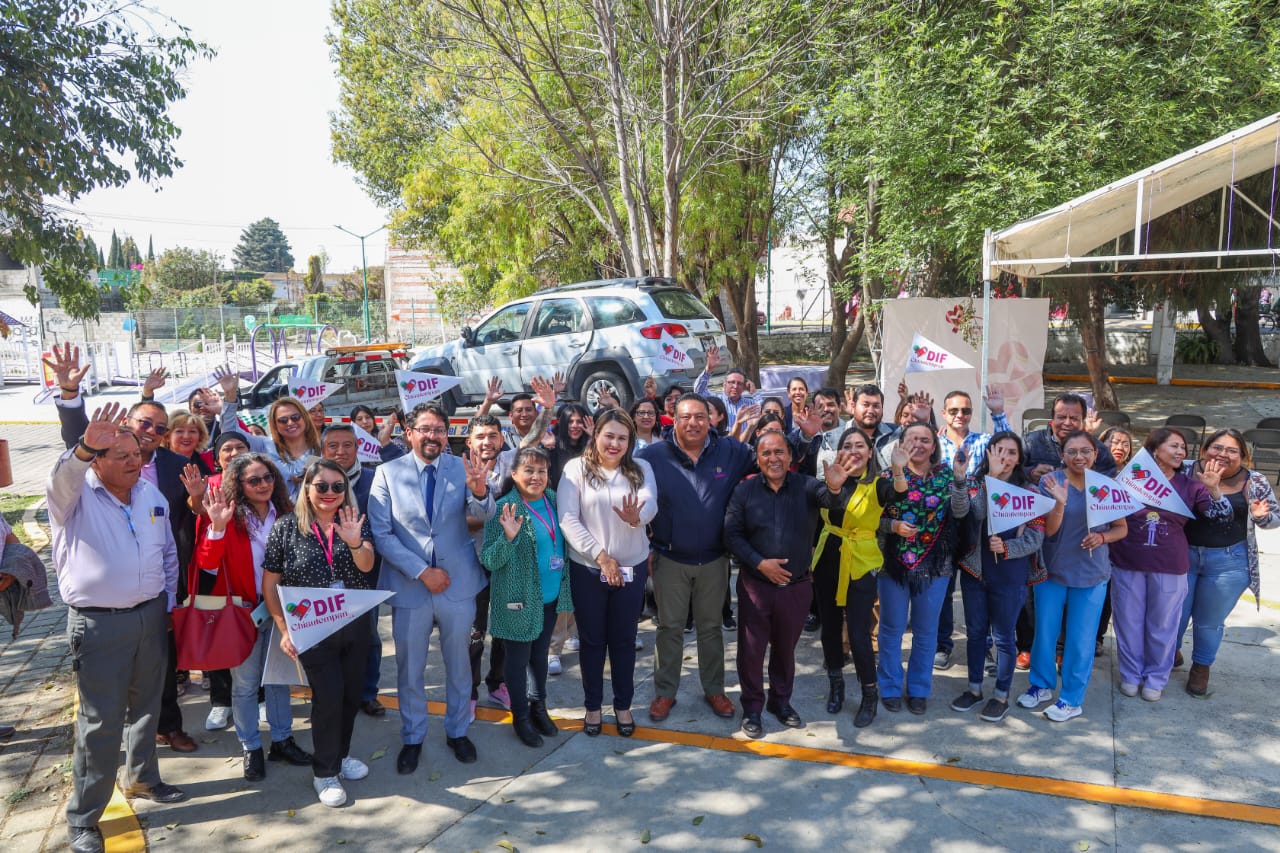 Blanca Angulo entrega al Conalep vehículo en deshuso para prácticas estudiantiles